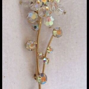 Vintage Gold Tone Crysyal Rhinestone Flower Brooch/Pin